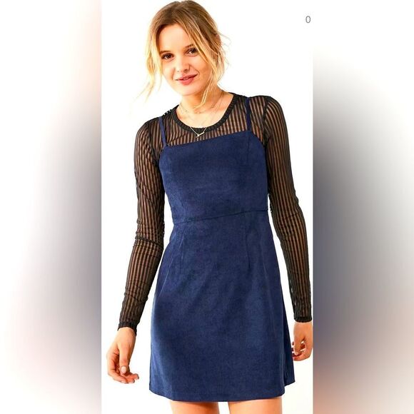 Urban Outfitters  - Picture 5 of 9